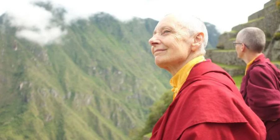 O budismo é teísta? O que é o carma?